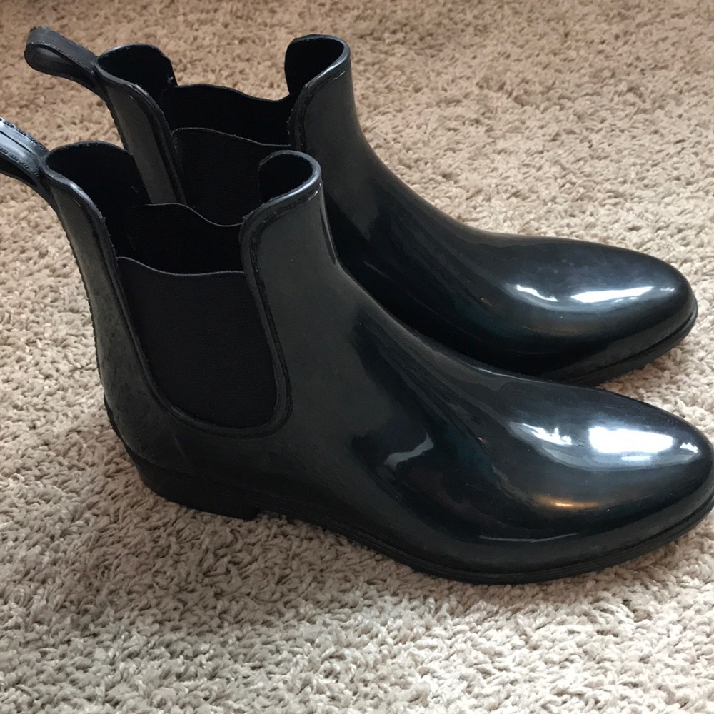 Size 9 Black rubber boots